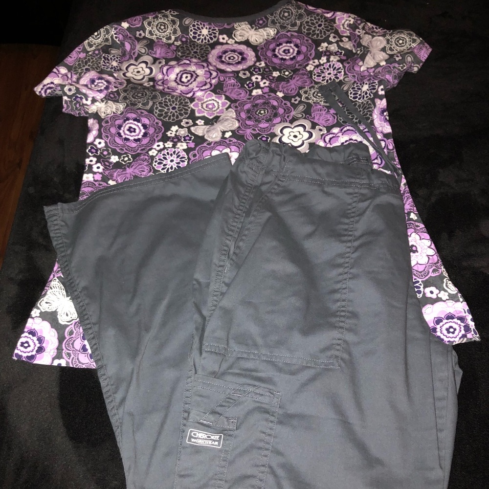 Scrub set ! Med couture top and Cherokee bottoms